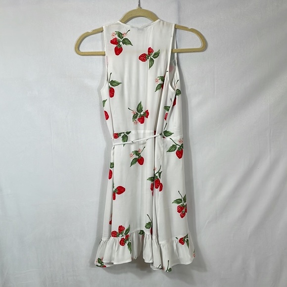 Rails Dress Size XS Wrap Front Strawberry Print - Picture 2 of 14